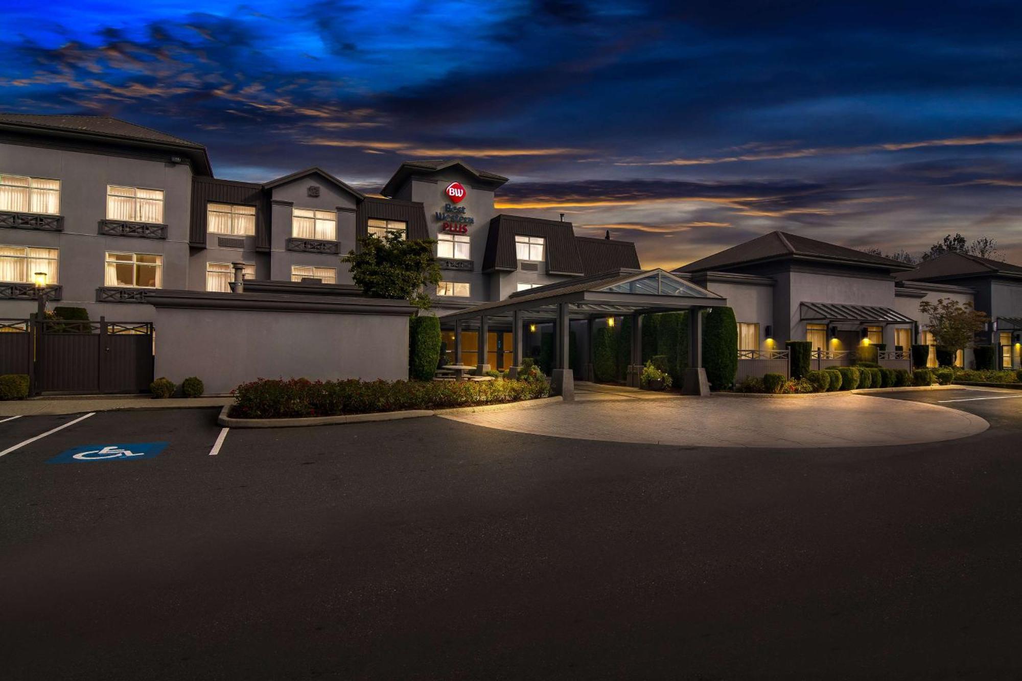 베스트웨스턴 플러스 피트 매도즈 인 앤 스위트 호텔 Pitt Meadows 외부 사진